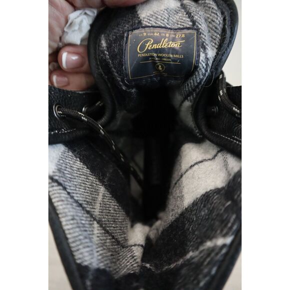 Pendleton Women's Sz 9 Black Leather Upper Short Duck Boots - Picture 5 of 10